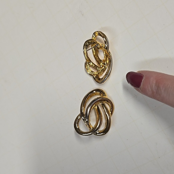 vintage gold tone earrings - Picture 11 of 16